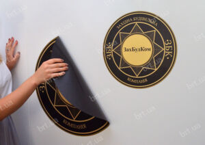 Корпоративні магніти на автівку з рекламою компанії