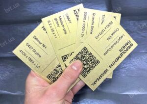 Латунні етикетки з гравіюванням qr-коду і характеристик товарів