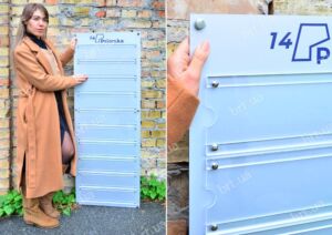 Стенд під змінні таблички для бізнес-центру